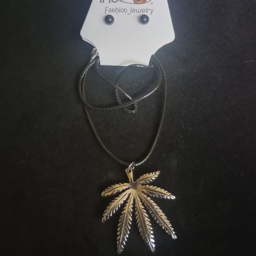 Leaf necklace